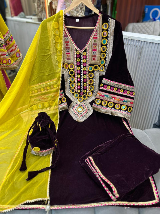 Article 1949 – Premium Velvet Choga Set with Real Mirror Work & Matching Potli | Sizes 38–46