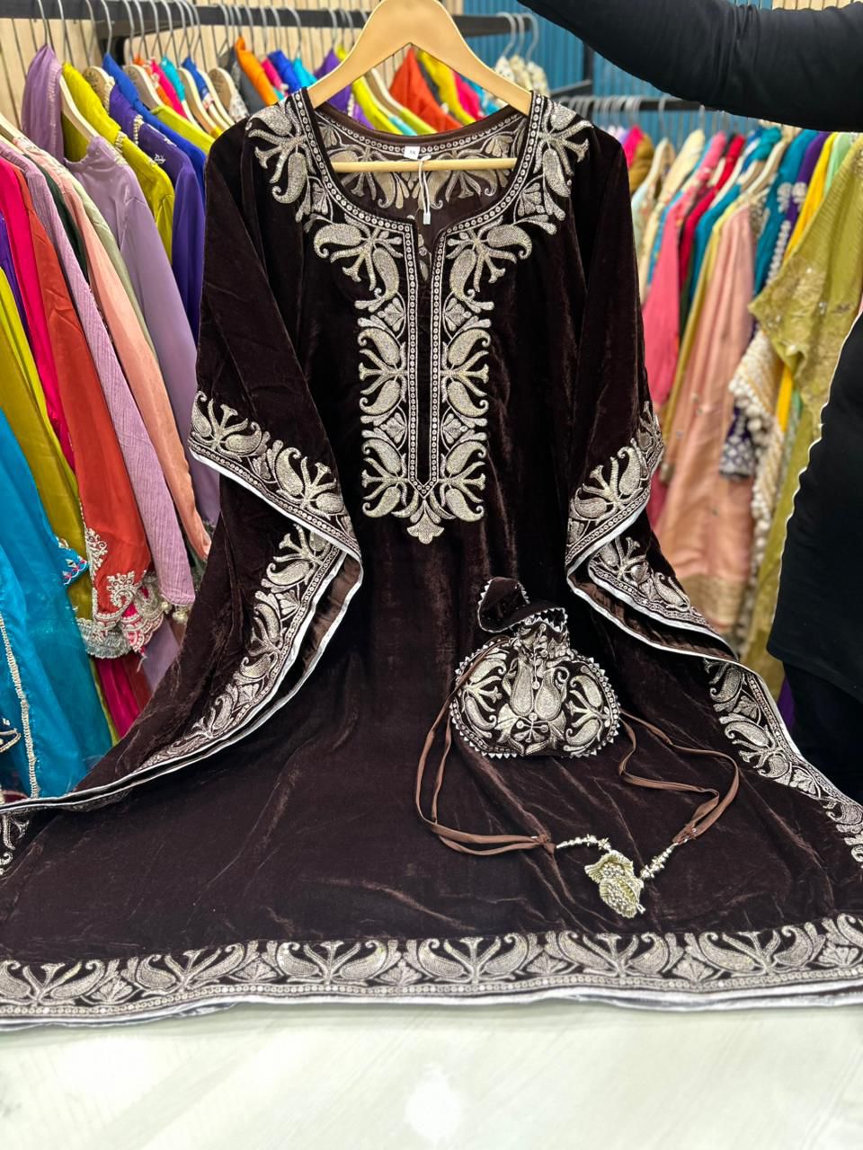 Article 1009 – Premium 9000 Velvet Kaftan with Handwork Neck & Border