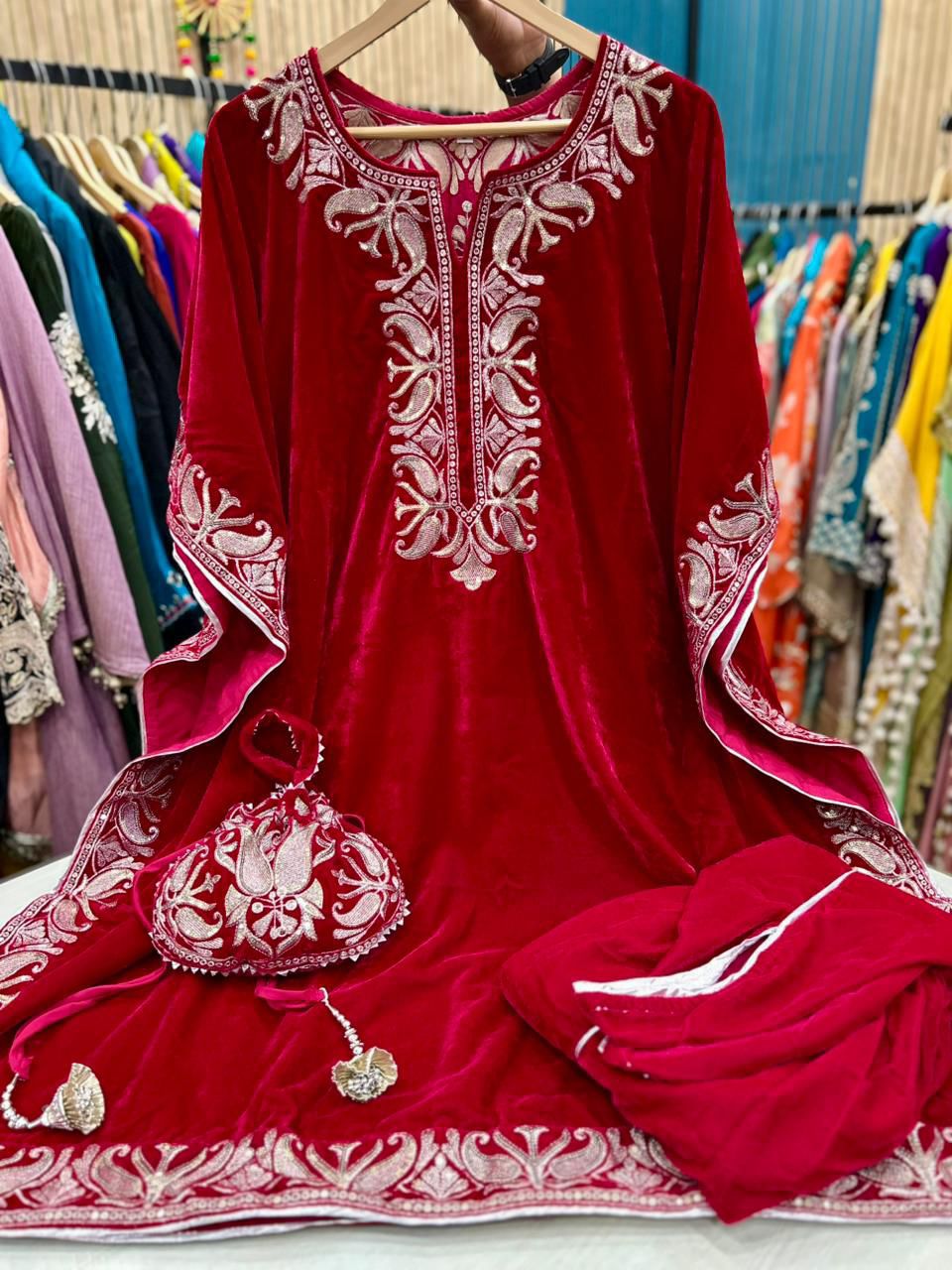 Article 1009 – Premium 9000 Velvet Kaftan with Handwork Neck & Border