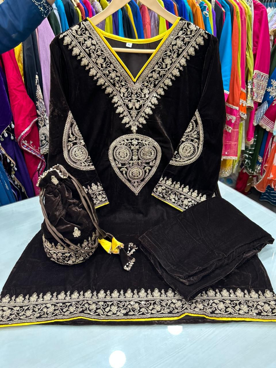 Article 1104 – Pure Velvet Potli Cordset with Premium Embroidery | Sizes 40–46