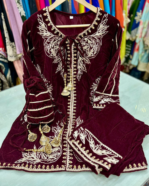Article 1149 – Pure Velvet Potli Cordset with GotaPatti Work | Premium Velvet Suit Set