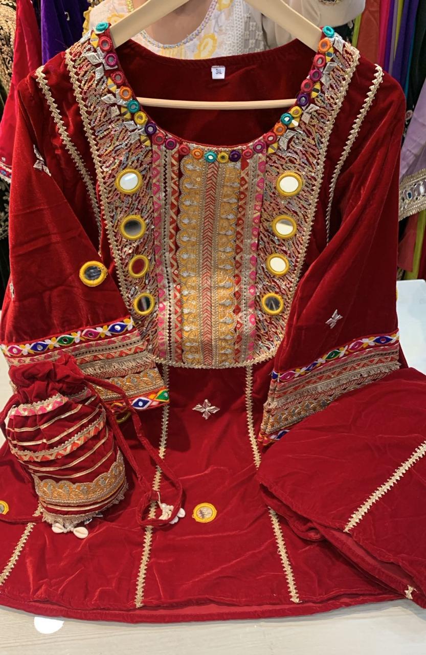 Article 1084 – Pure Velvet Potli Cordset with Gota & Lace Work | Premium Designer Velvet Suit Set | Sizes 40–46