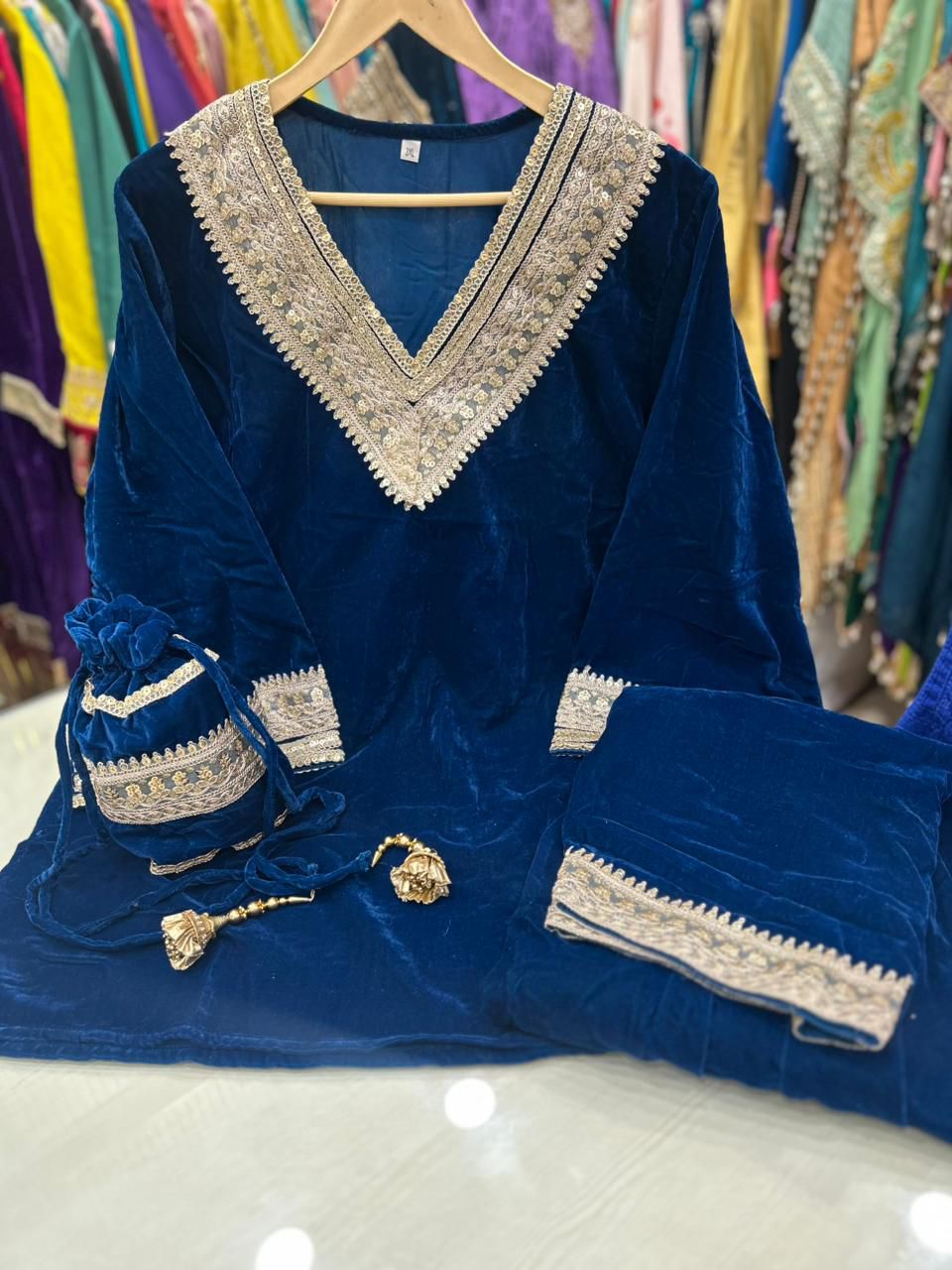 Article 1096 – Pure Velvet Potli Cordset with Premium Lace | Urban Closet