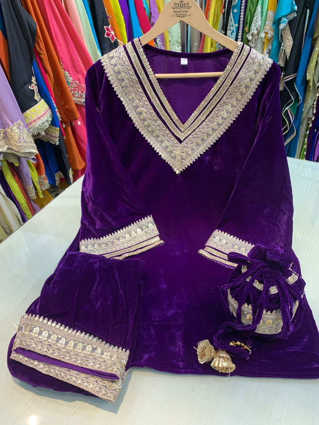 Article 1096 – Pure Velvet Potli Cordset with Premium Lace | Urban Closet