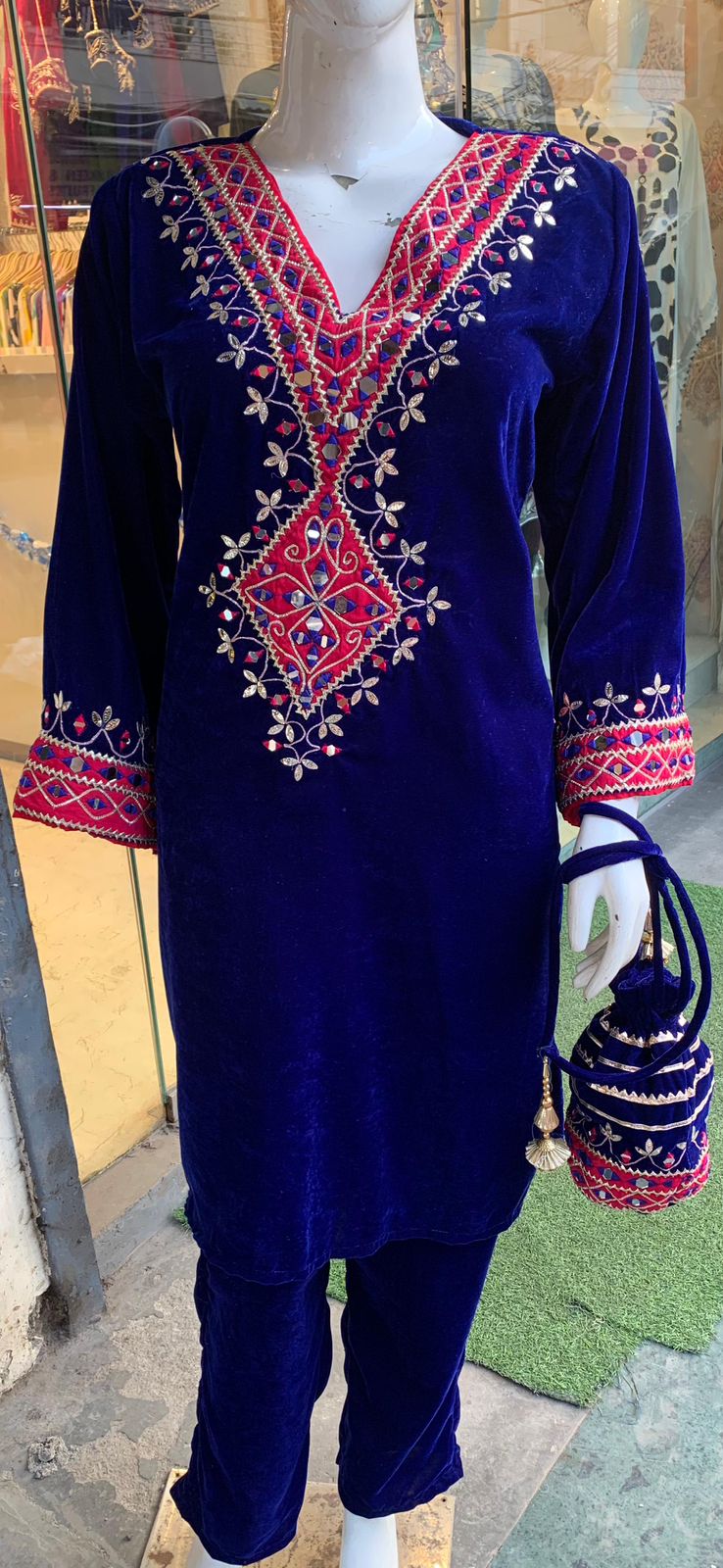 Article 1177 – Pure Velvet Potli Cordset with Embroidery & Handwork | Urban Closet