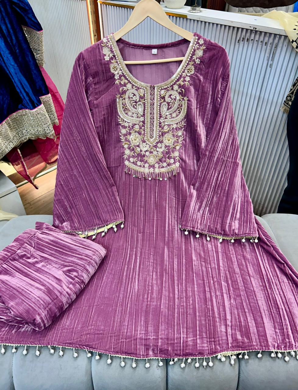 Article 1948 – Premium Crushed Velvet Cord-Set with Elegant Handwork | Sizes 38–46