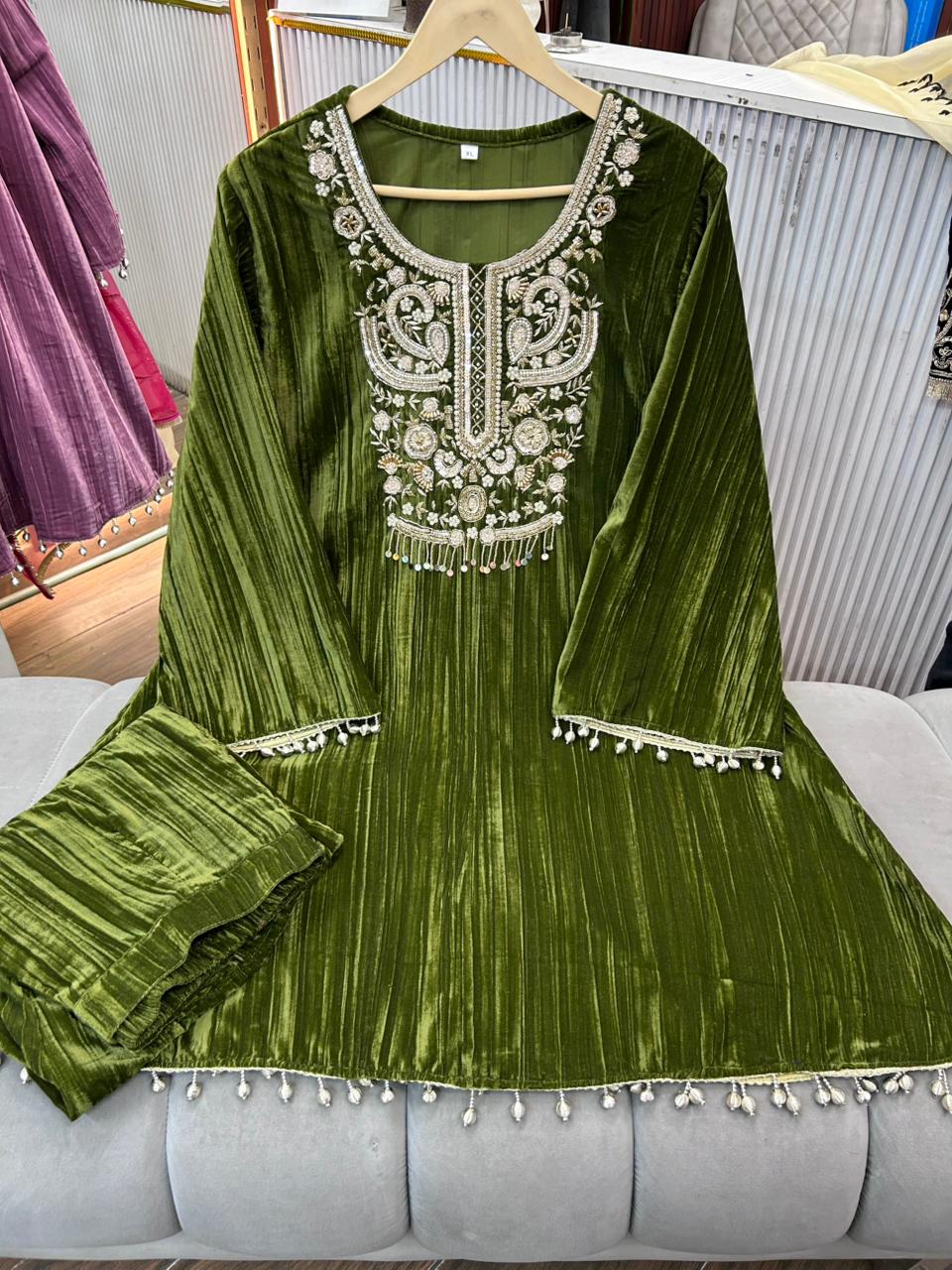 Article 1948 – Premium Crushed Velvet Cord-Set with Elegant Handwork | Sizes 38–46