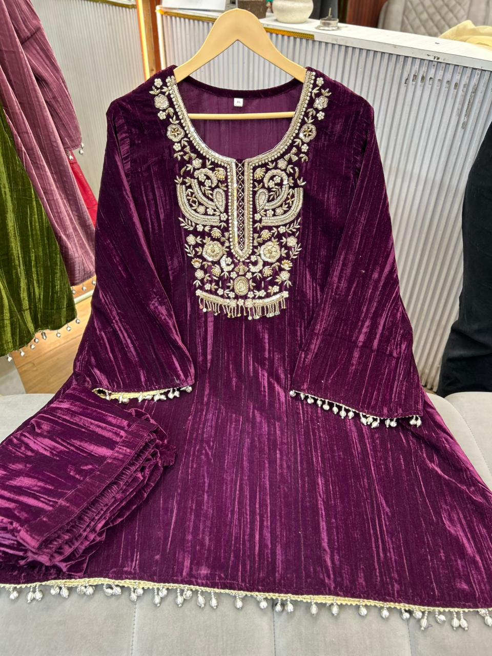 Article 1948 – Premium Crushed Velvet Cord-Set with Elegant Handwork | Sizes 38–46