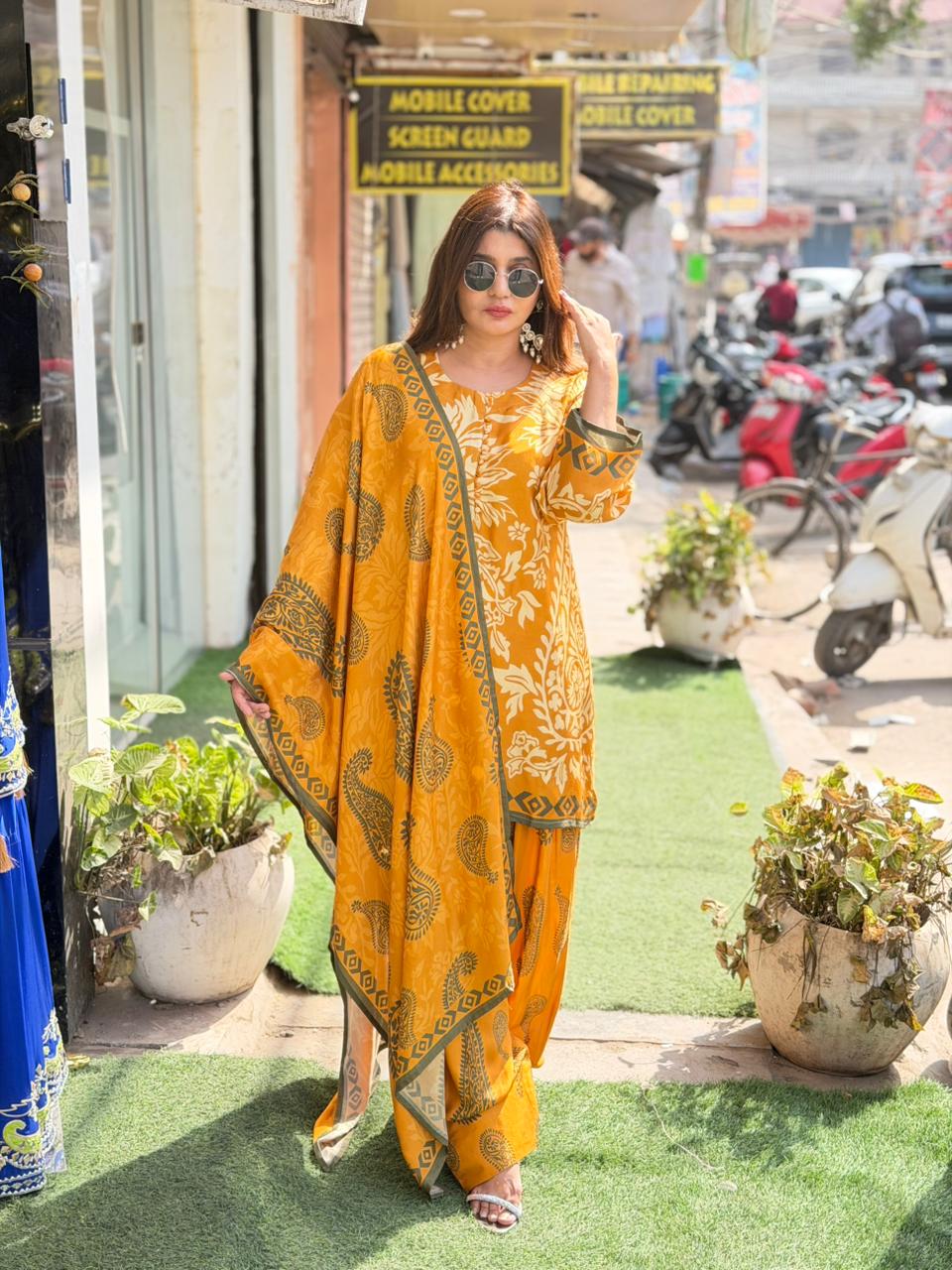 Pure Pakistani printed Muslin Suit with Dupatta , Elegant Ethnic Wear
