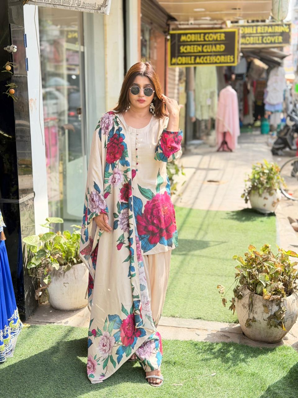 Pure Pakistani printed Muslin Suit with Dupatta , Elegant Ethnic Wear