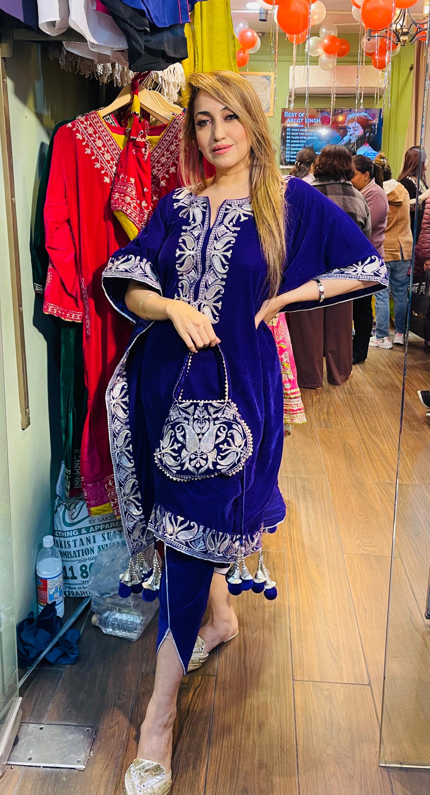 Article 1009 – Premium 9000 Velvet Kaftan with Handwork Neck & Border