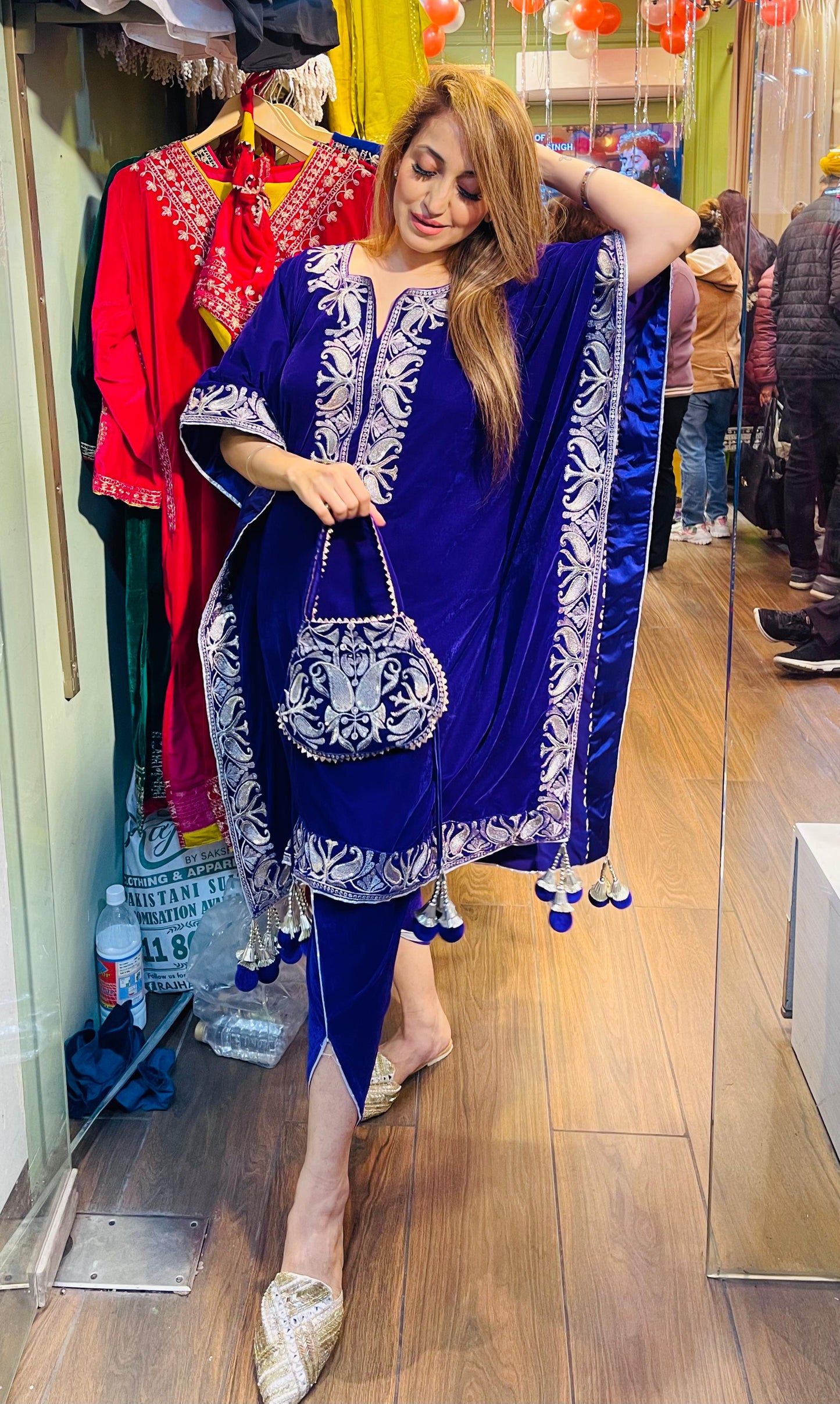 Article 1009 – Premium 9000 Velvet Kaftan with Handwork Neck & Border