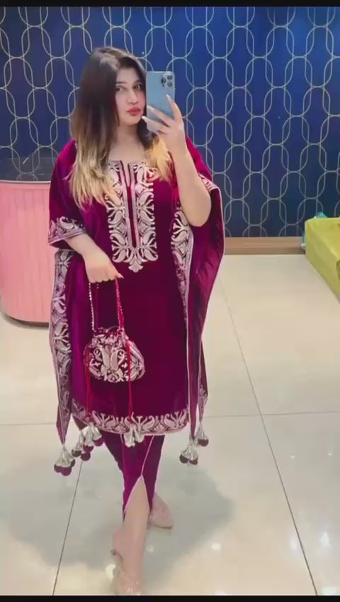Article 1009 – Premium 9000 Velvet Kaftan with Handwork Neck & Border