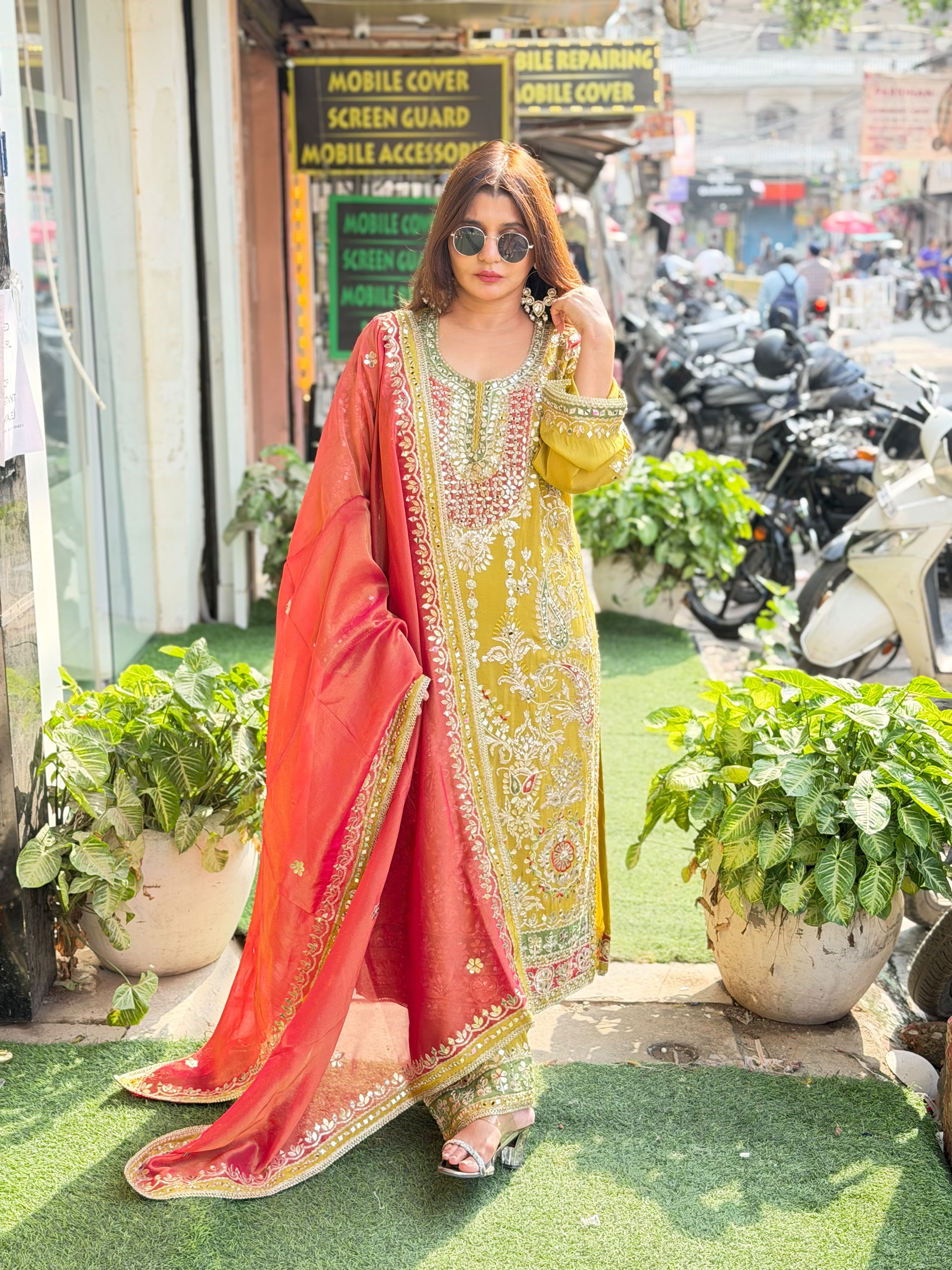 Pure tissue suit with handwork